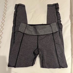 LULU LEMON GREY RUCHED BOTTOM LEGGINGS WITH SIDE POCKETS SIZE 4